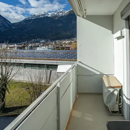 Airport Studio I Free Parking Apartment