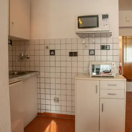 Airport Studio I Free Parking Apartment
